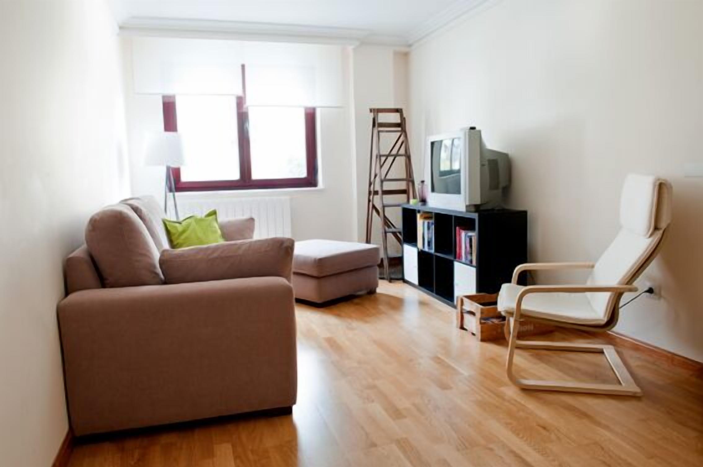 3 bedroom apartment with parking and wifi