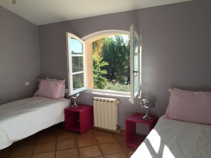 4 chambres, fer et planche à repasser, lit parapluie, Wi-Fi gratuit