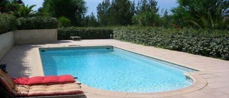 Piscina all'aperto, una piscina riscaldata