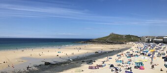 Upea 2 makuuhuoneen kivinavetta 24 "avoin olohuone / .Kitchen / Dining