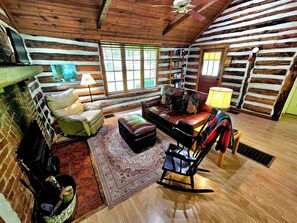 TV, books - Fayette Springs House--Rustic Luxury close to trails, whitewater and winery! (Farmington)