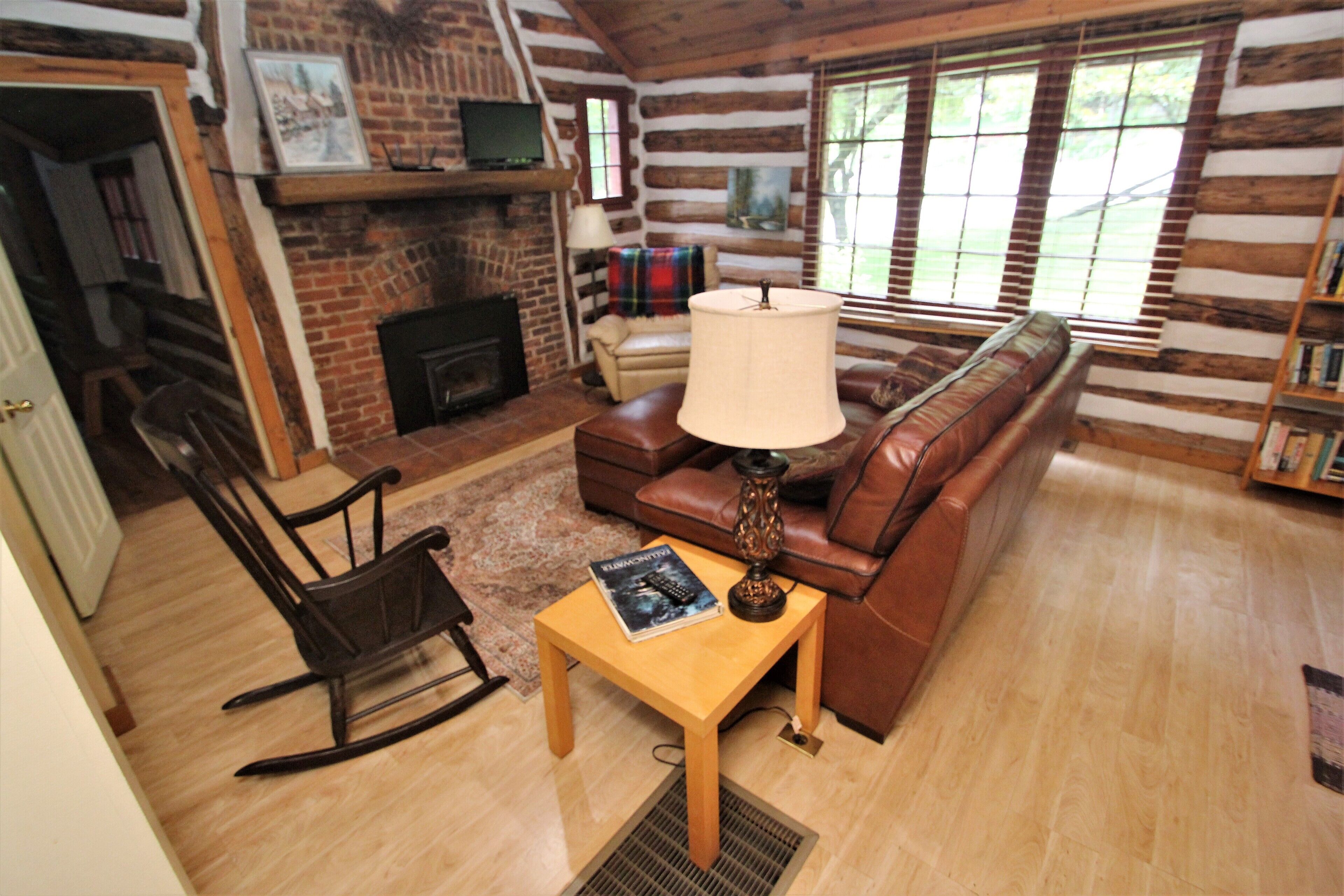 Fayette Springs House--Rustic Luxury close to trails, whitewater and winery!