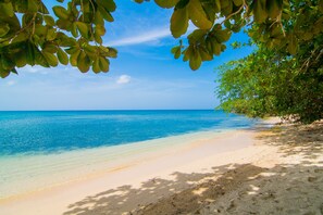 På stranden og strandhåndklær