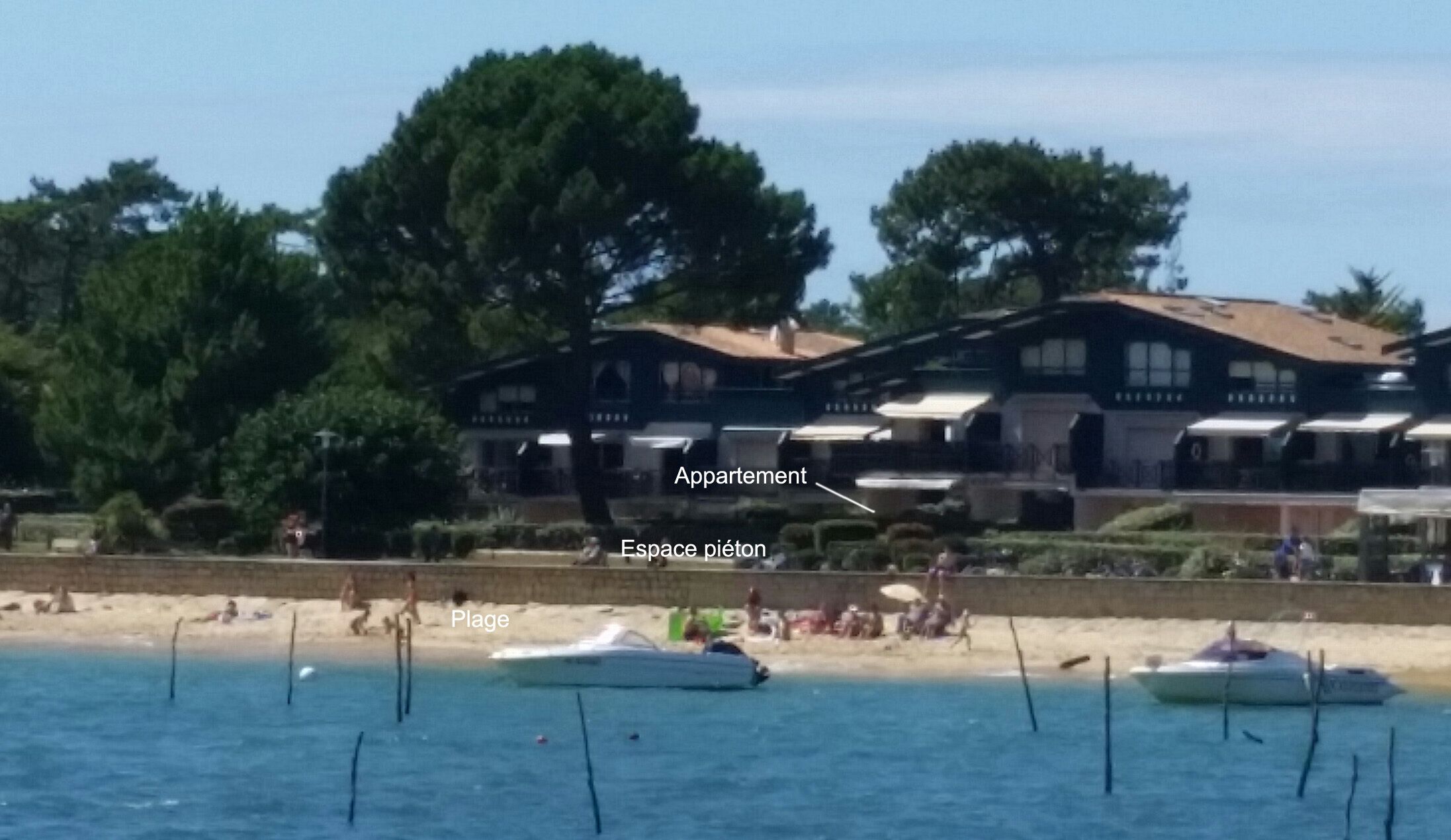 Waterfront, panoramic view of the Bay of Arcachon, direct beach access