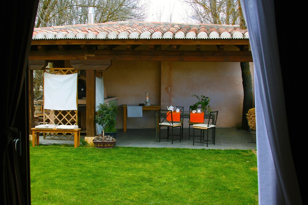 El Hogar del Fresno, charming tourist accommodation in Pedraza
