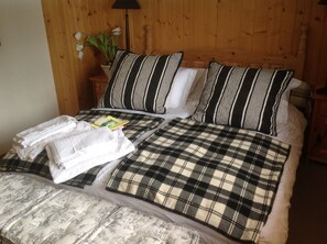 2 camere, una cassaforte in camera, una scrivania, ferro/asse da stiro