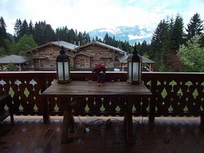 Outdoor dining - South Facing Apartment Spectacular Mountain Views (Villars -sur -Ollon)