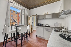 Fridge, microwave, oven, stovetop