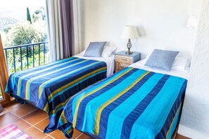 4 bedrooms, iron/ironing board, travel cot, free WiFi