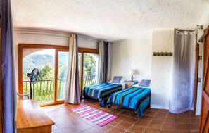 4 bedrooms, iron/ironing board, travel cot, free WiFi