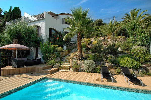 Outdoor pool, pool loungers