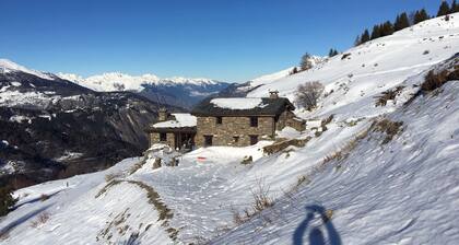 Almhütte an den Hängen auf 1850m Westhang alt