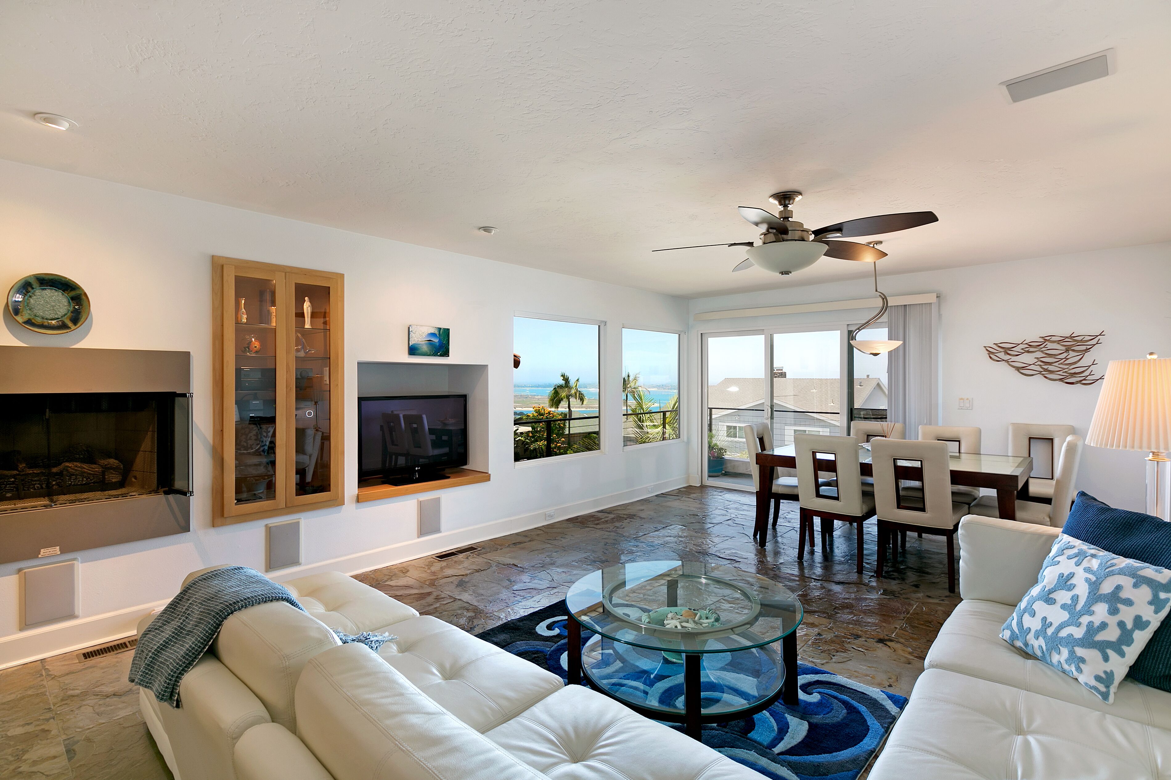 Smart TV, fireplace, DVD player, table tennis