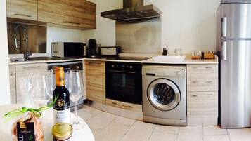 Refrigerador, microondas, horno, lavavajillas