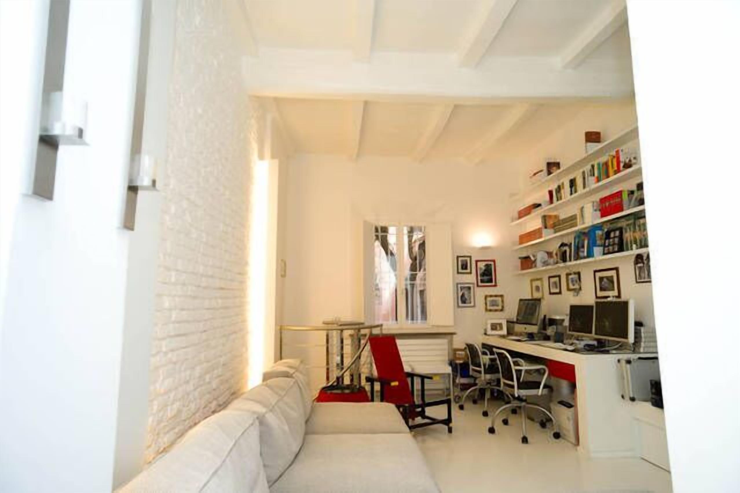 Elegant And Modern Loft In Medieval Bologna