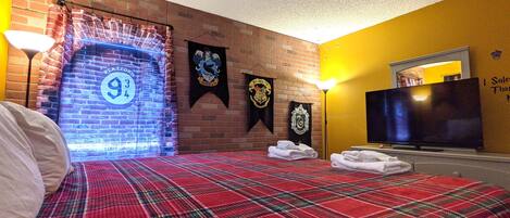 7 sovrum, skrivbord, strykjärn/strykbräda och resesäng