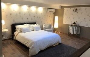 3 bedrooms, desk, iron/ironing board, WiFi