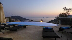 Infinity-Pool, beheizter Pool