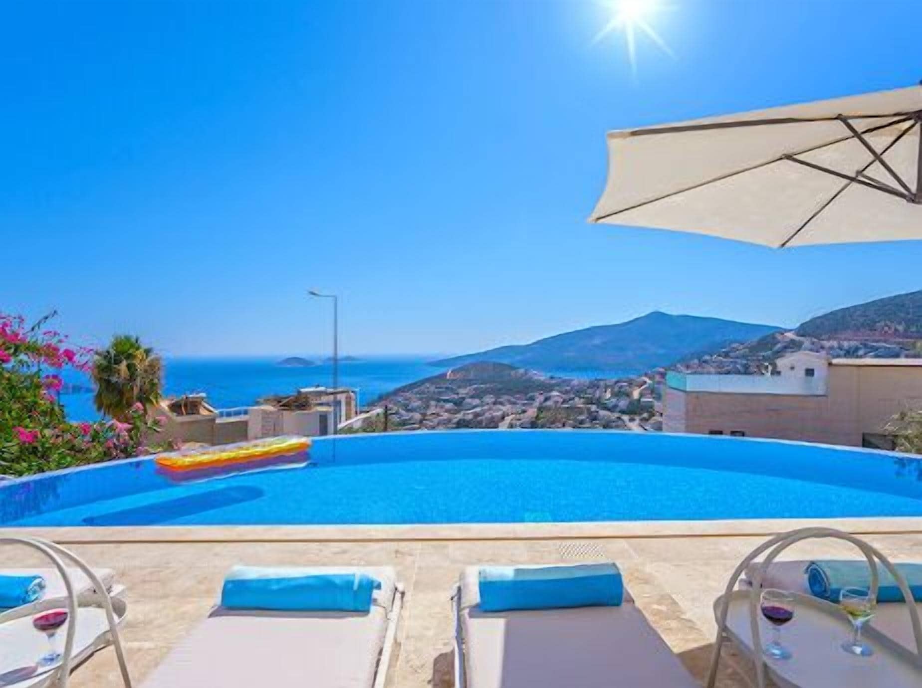 Piscina de vora infinita i piscina climatitzada 