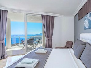 7 bedrooms, iron/ironing board, WiFi, bed sheets - Luxurious Uniquely Designed Villa With Private Infinity Pool and OMG views! (antalya)