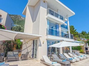 Exterior - Luxurious Uniquely Designed Villa With Private Infinity Pool and OMG views! (antalya)