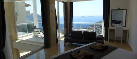 7 bedrooms, iron/ironing board, WiFi, bed sheets