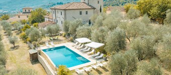 Luxury villa just 14 km from Florence. Sleeps 16 with sauna & gym!