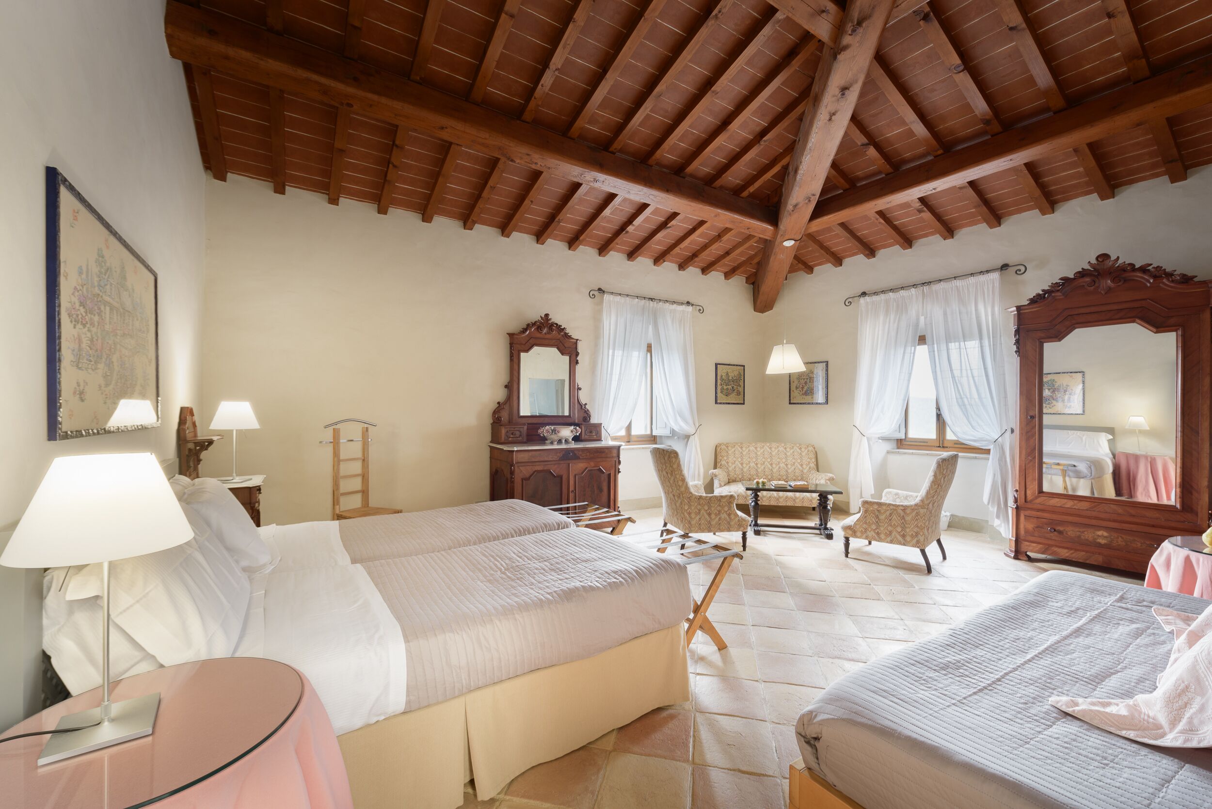 8 bedrooms, desk, iron/ironing board, travel cot