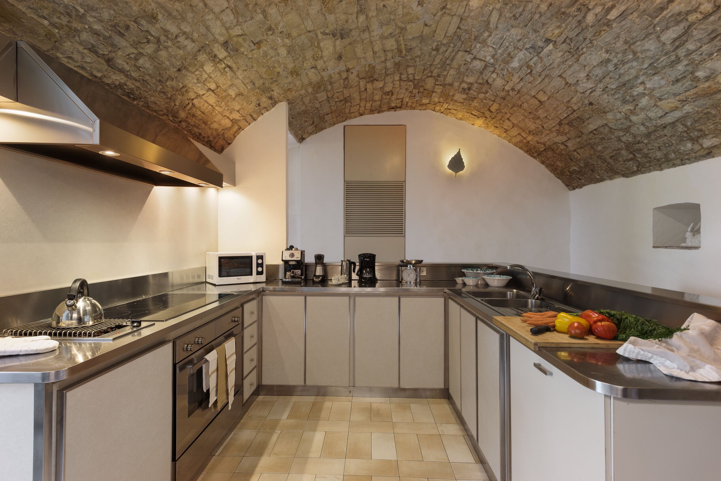 Luxury villa just 14 km from Florence. Sleeps 16 with hydromassage, sauna & gym!