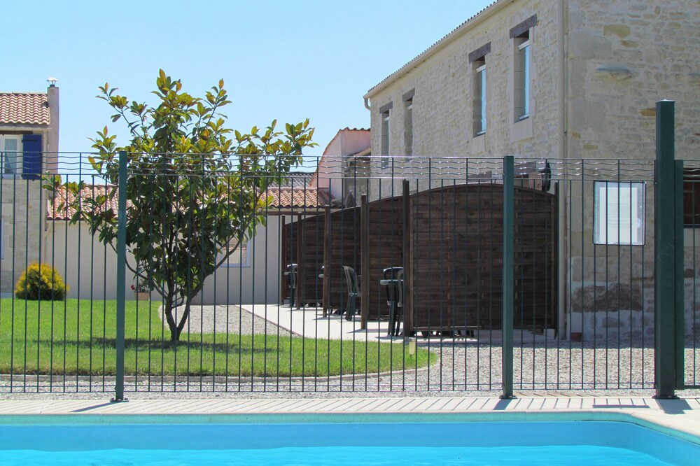 Apartments (pool cottages) near La Rochelle