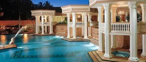 Alberca al aire libre y alberca climatizada