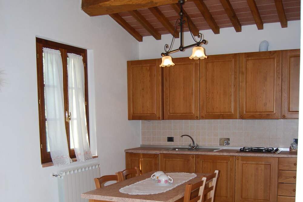 Farmhouse in Pomarance-Volterra with restaurant and swimming pool