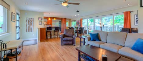 Een smart-tv, een open haard, een dvd-speler en boeken