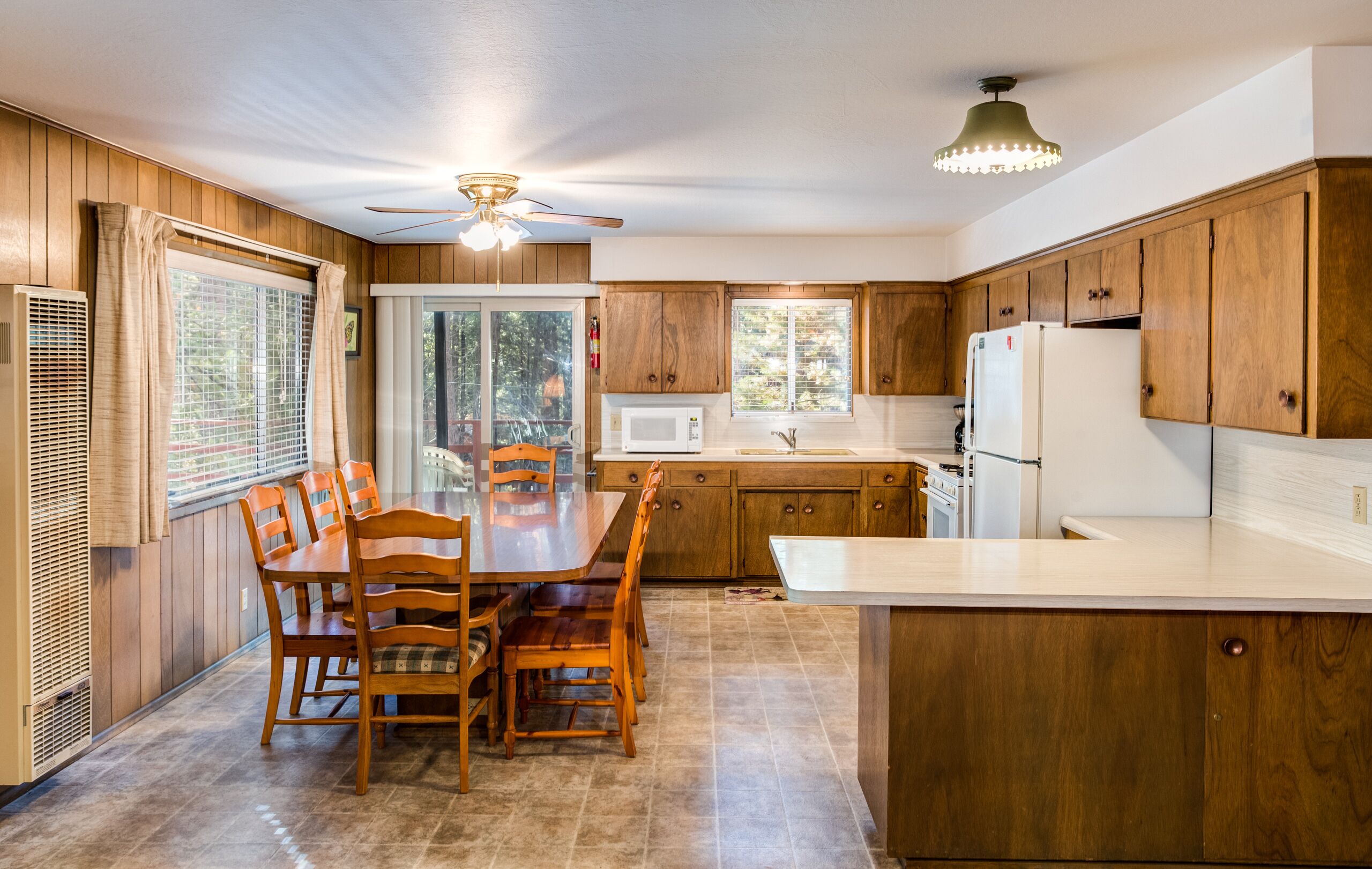 (9B) Deer Hollow at The Redwoods In Yosemite