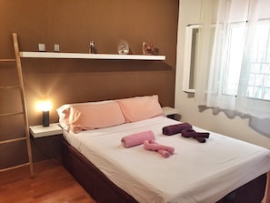 1 bedroom, iron/ironing board, travel cot, free WiFi