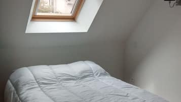 1 dormitorio, tabla de planchar con plancha, wifi