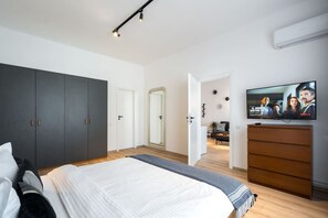 1 chambre, bureau, fer et planche à repasser, Wi-Fi