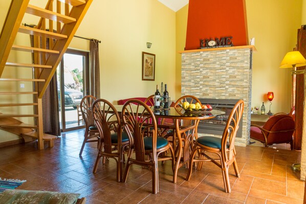Dining - Rustic villa / private pool, ideal for families. Fast track to Lisbon/Fatima (Santarém)