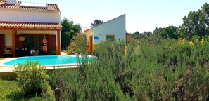 Outdoor pool - Rustic villa / private pool, ideal for families. Fast track to Lisbon/Fatima (Santarém)