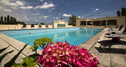 Facing a green esplanade, Lardiers cottage for 5 people