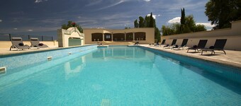 Facing a green esplanade, Lardiers cottage for 5 people