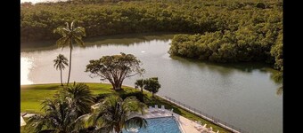 Gå til stranden! Leilighet i Napoli m / uhindret utsikt over bukten, bukten og bassenget!