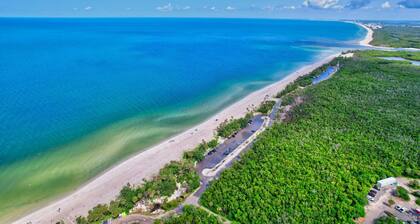 Walk To The Beach! Naples Condo w/Unobstructed Views Of The Gulf, Bay And Pool!