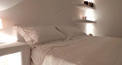 Seaside Lomatalo - Skyros Island