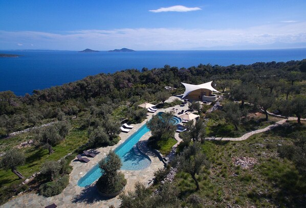Outdoor pool - Exclusive sea-view Villa. Amazing pool, private chef, trips in the Marine Park (Alonnisos)
