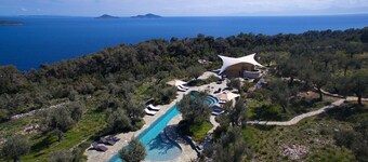 Exclusive sea-view Villa. Amazing pool, private chef, trips in the Marine Park