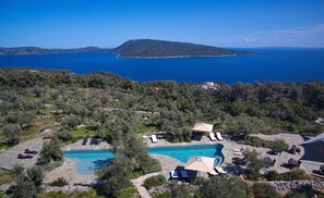 Outdoor pool - Exclusive sea-view Villa. Amazing pool, private chef, trips in the Marine Park (Alonnisos)