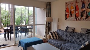 Smart-TV, DVD-Player, Tischtennisplatte, Musikbibliothek