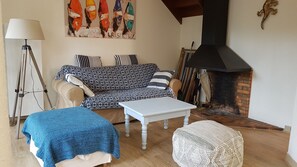 Smart-TV, DVD-Player, Tischtennisplatte, Musikbibliothek