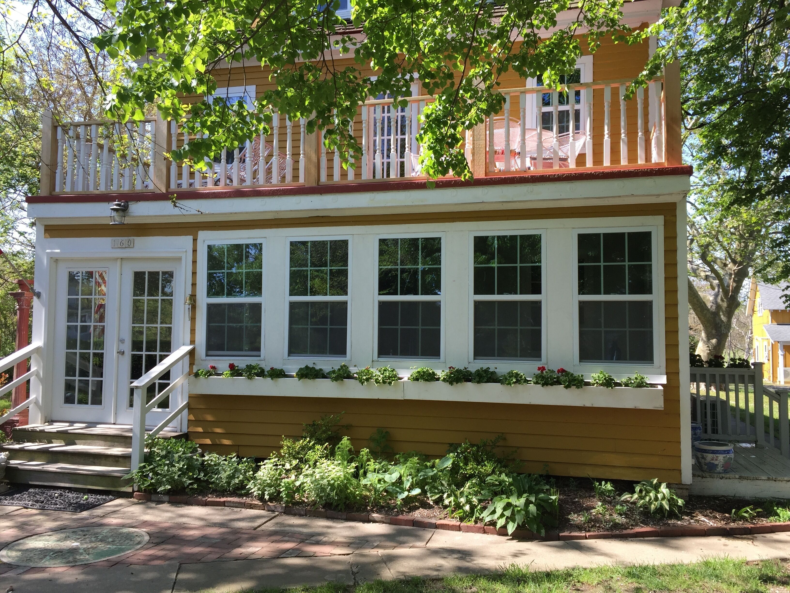 Malvasia Cottage at Willow Creek Vineyard Unique Pied-A-Terre Getaway